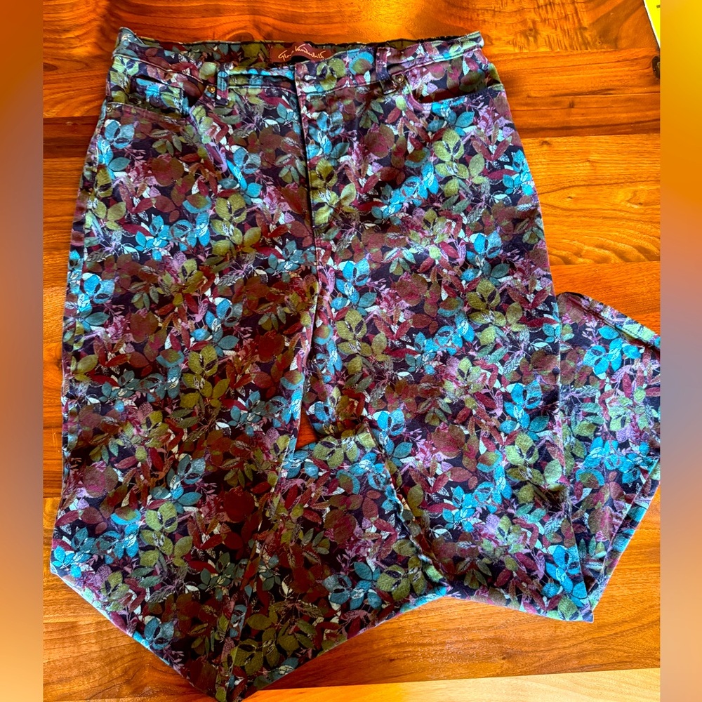 Gloria Vanderbilt Floral jeans size 16